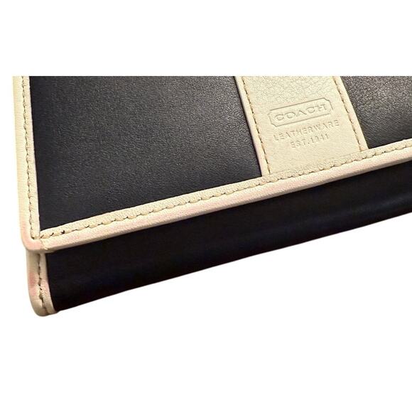 Coach Leatherware Navy & Ivory Smooth Leather Bifold Wallet Vintage 2000s - Picture 10 of 10